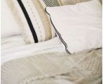 Decoración con plaid de sofá con flecos 100% algodón beige