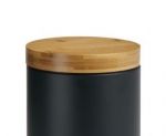 Papelera de baño negra con tapa de bambú abierta